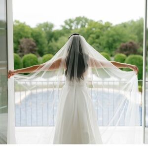 Cathedral Length Simple Tulle Veil - Louvienne
